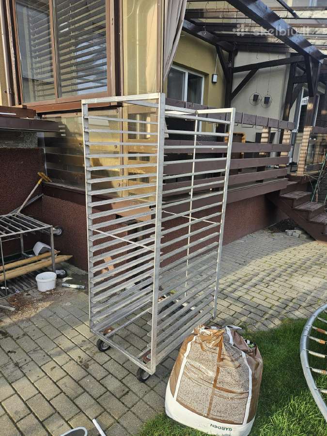 Nerudijančio plieno stalas