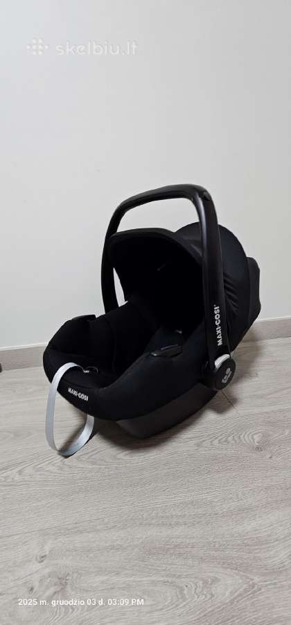 Maxi-cosi auto kėdute + baze