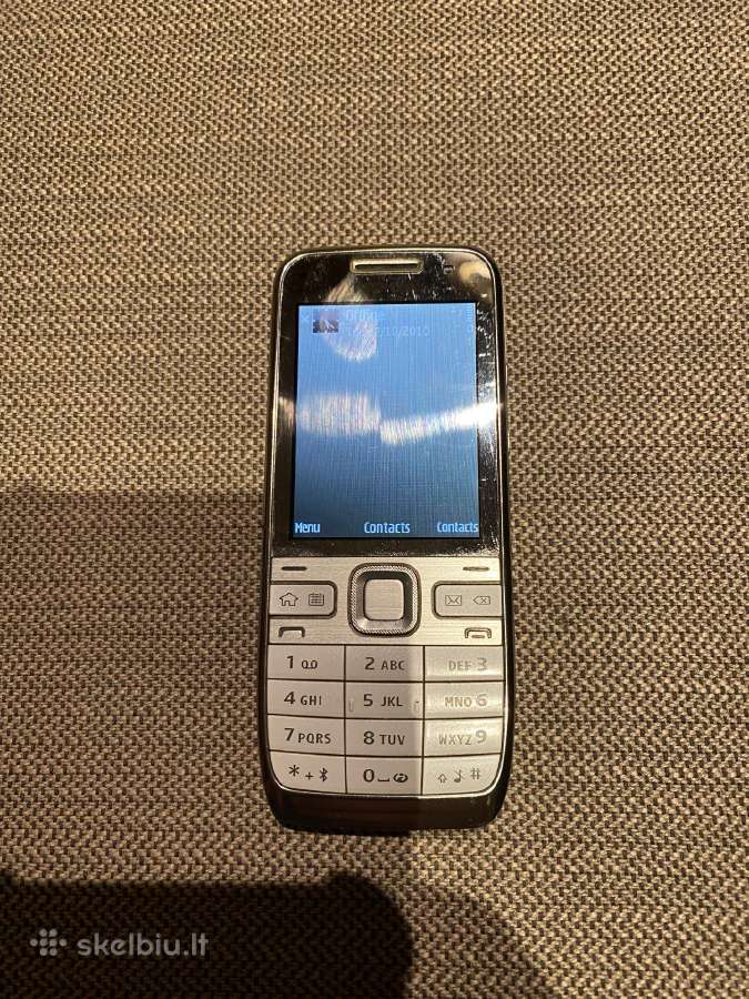 Nokia E52