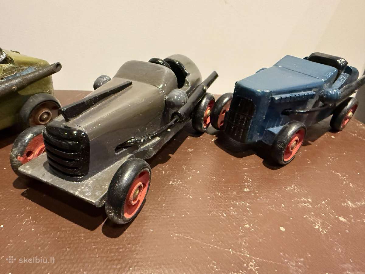 Seni žaisliniai automobiliukų modeliai, kolekcin.