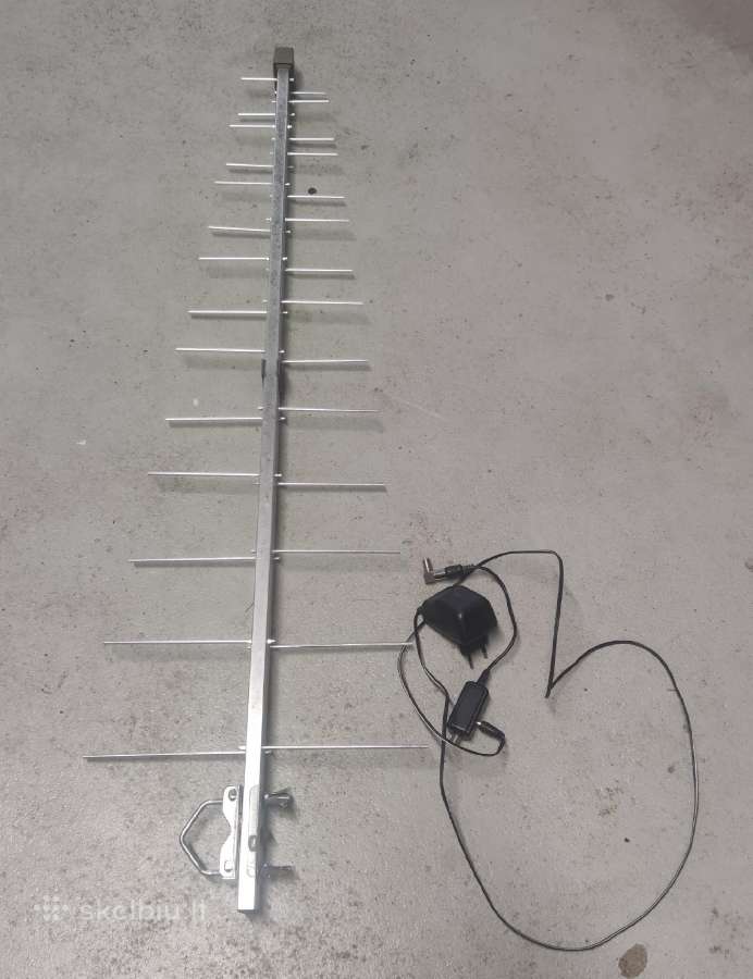 TV antena su stiprintuvu ir laikikliu