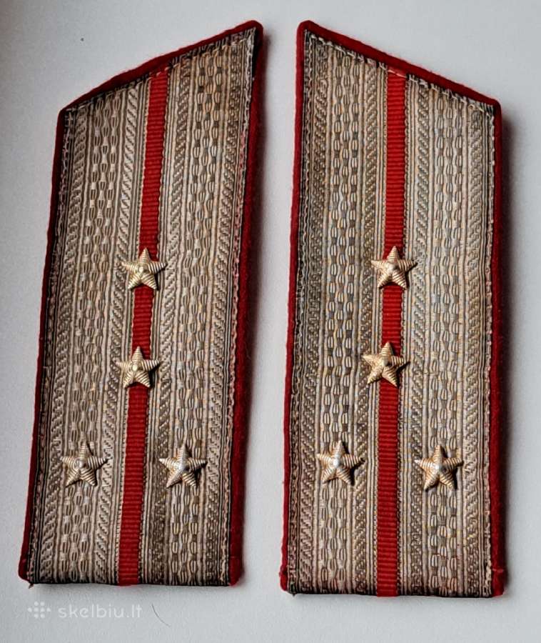 Sovietinės milicijos paradiniai antpečiai