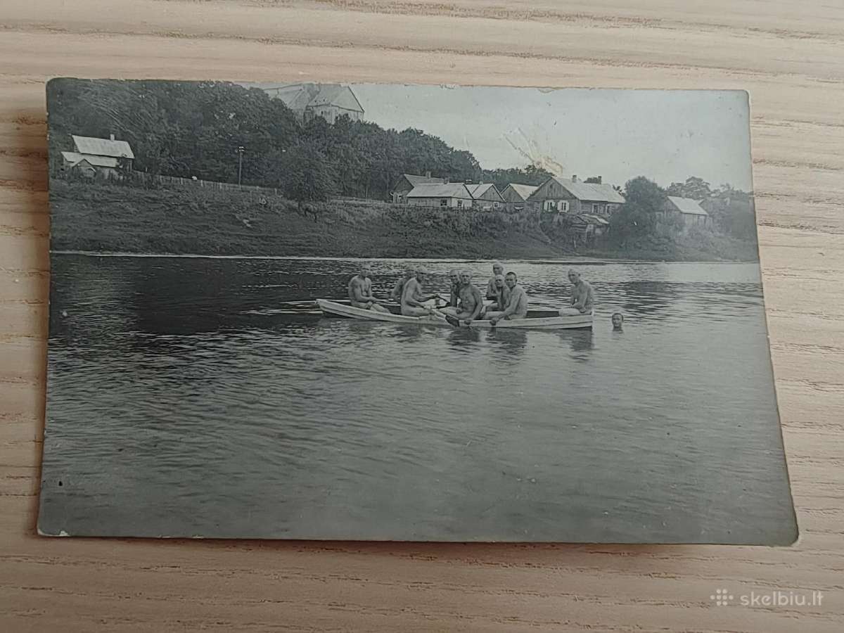 Lietuvos kariai irkluoja upėje. Nevėžis Kėdainiai
