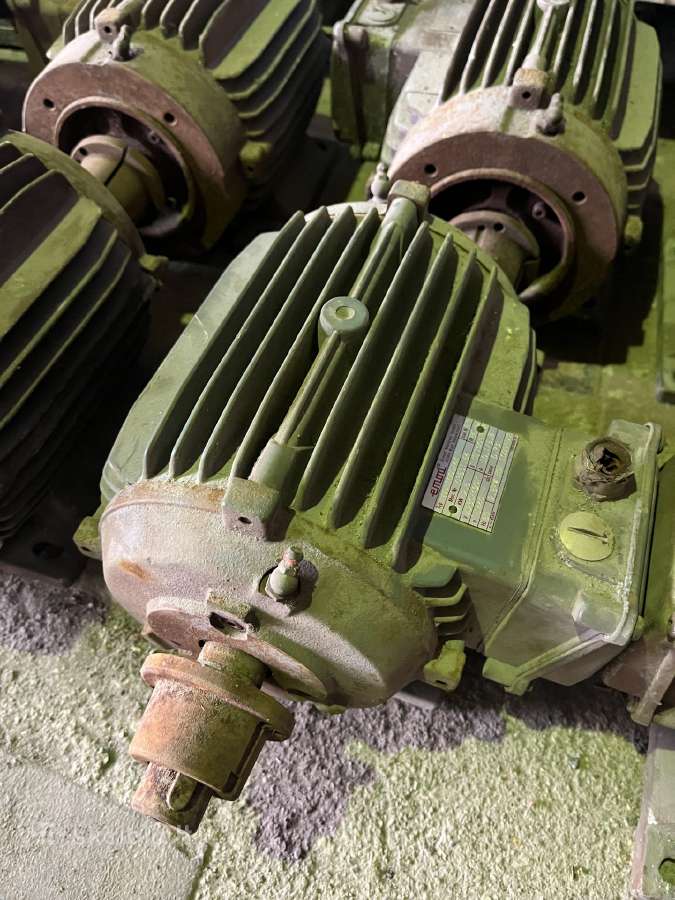 Parduodu elektros variklius 2,5 kw, 3 kw, 4/6 kw