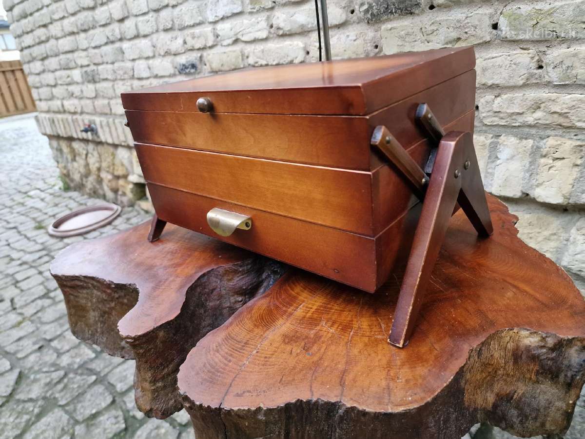 Vintažinės mid century rankdarbių dėžutės - nuotraukos Nr. 12