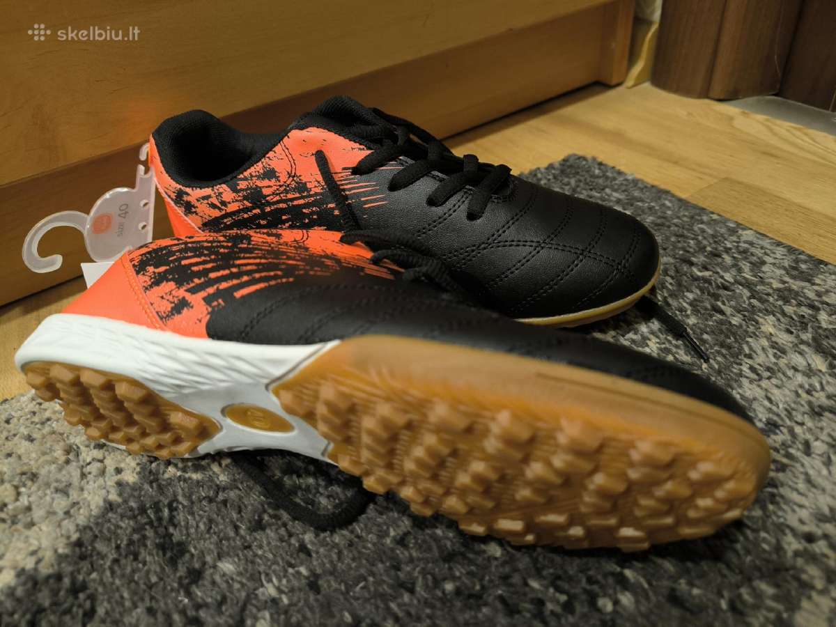 Dirbtinės dangos futbolo batai 40 d.