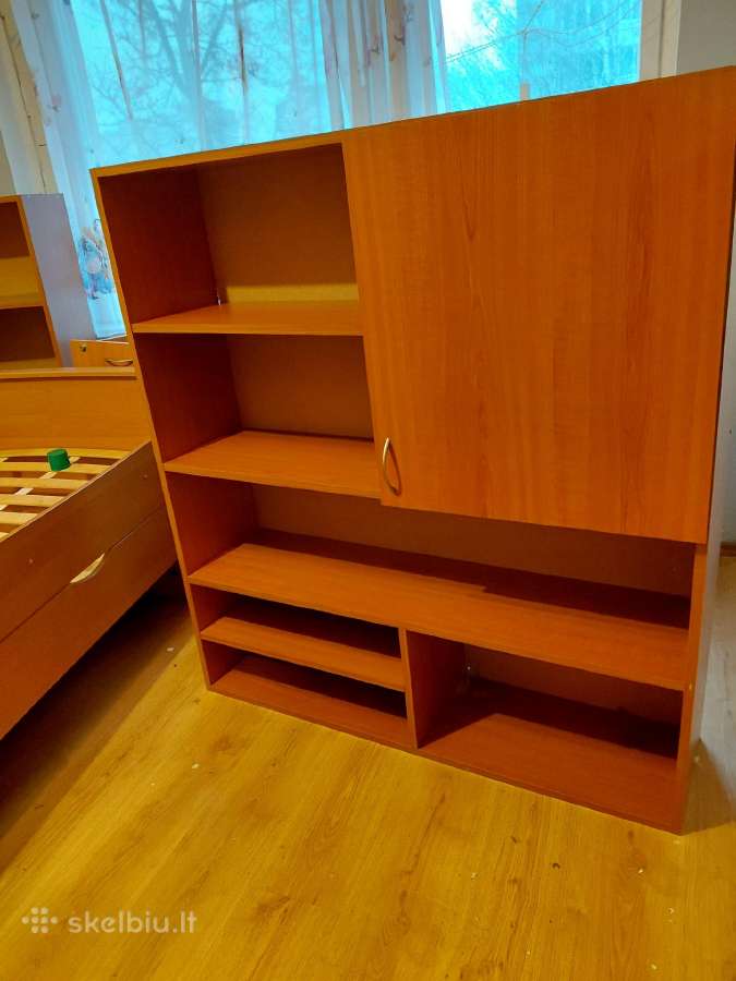Naudota lentyna,slank.spintos durys 2 vnt ir šonas