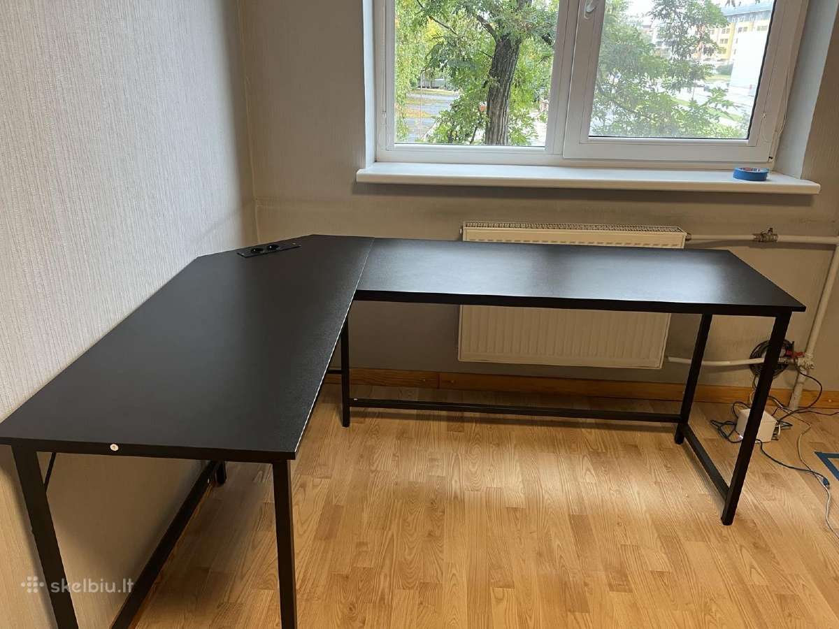 Kampinis rašomojo stalas