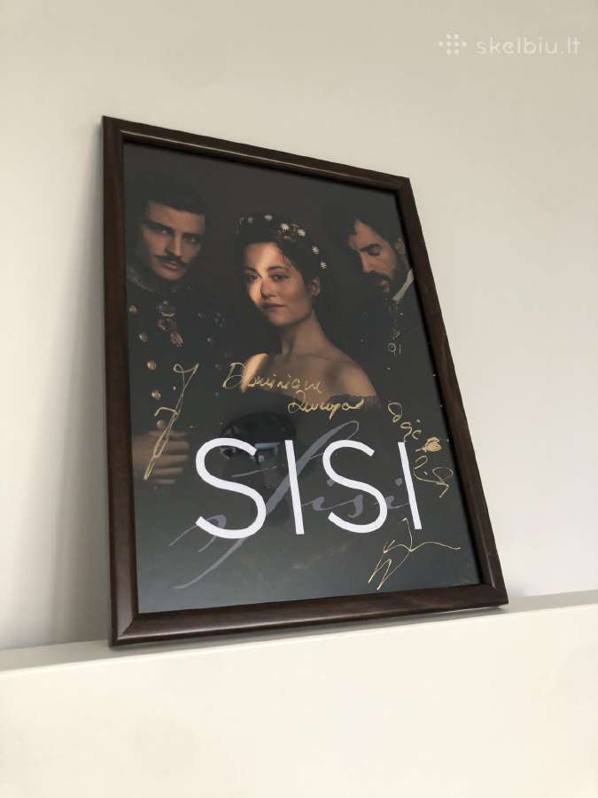Sisi serialo A4 plakatas su aktoriu parasais
