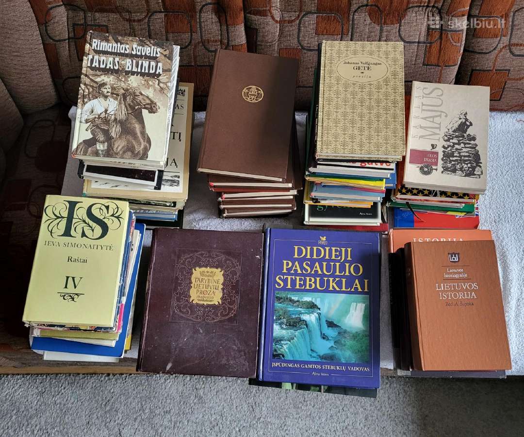 Parduodamos senos knygos