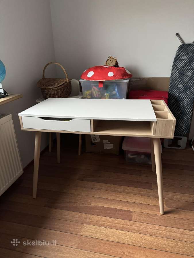 Rašomasis stalas 110x81x55 cm;