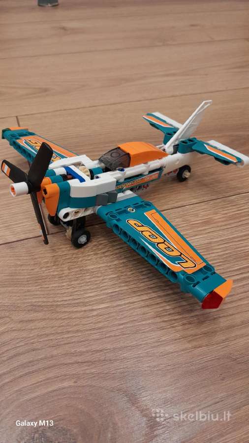 Lego technic lėktuvas