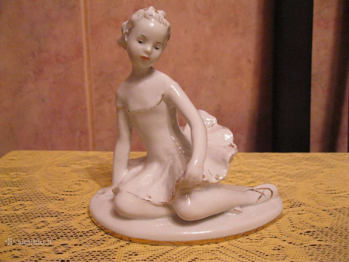 Porceliano Statulele is CCCP Lfz g- la- . .zr. fo