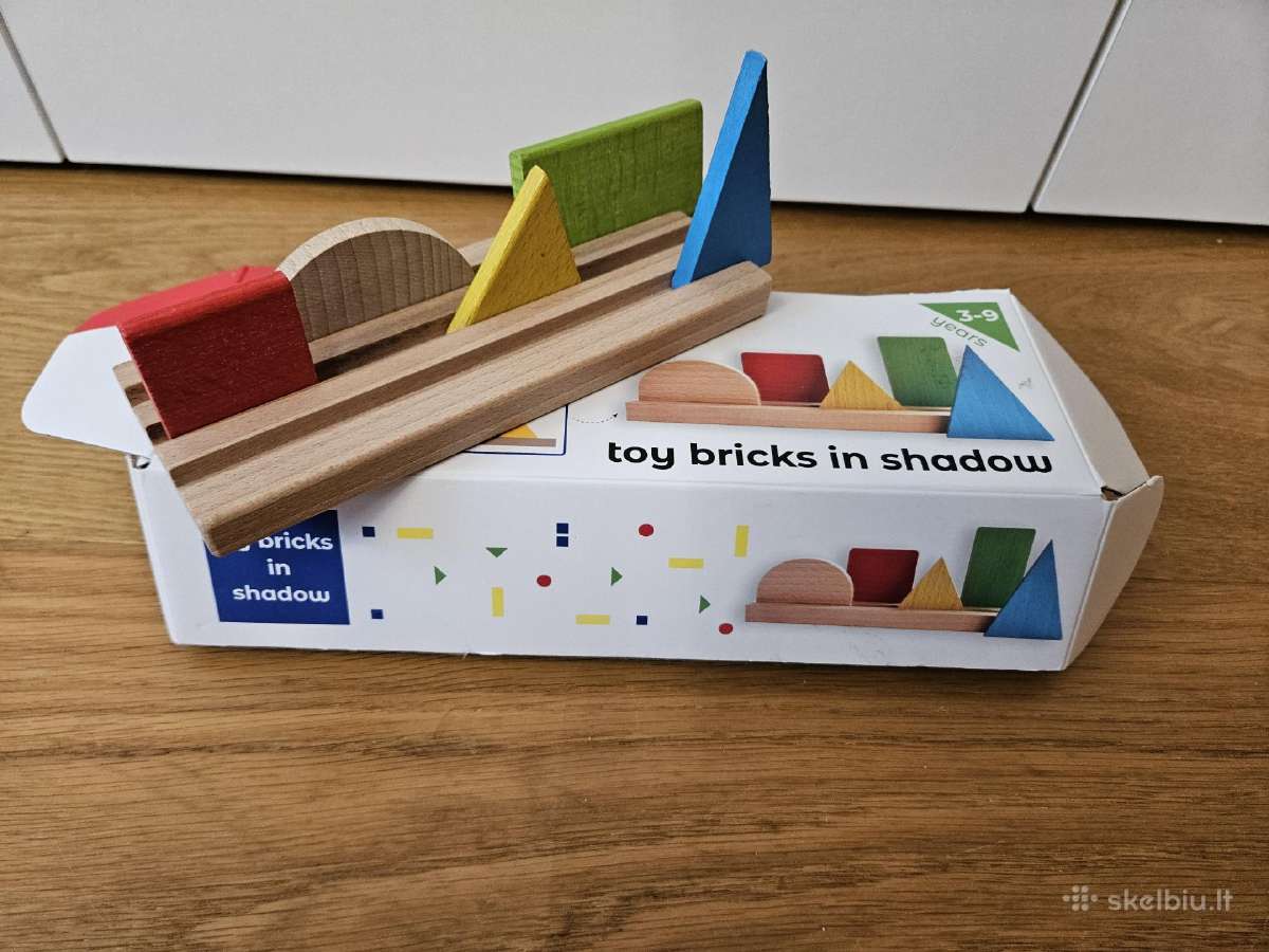 Žaislai: gudrutis, geometrinės figūros erdvėje