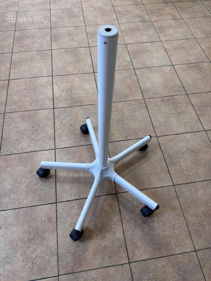 Važinėjanti koja lempai