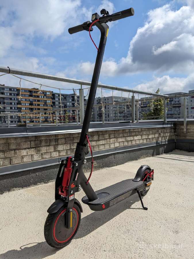 Xiaomi Mi Electric Scooter Pro 2 su priedais