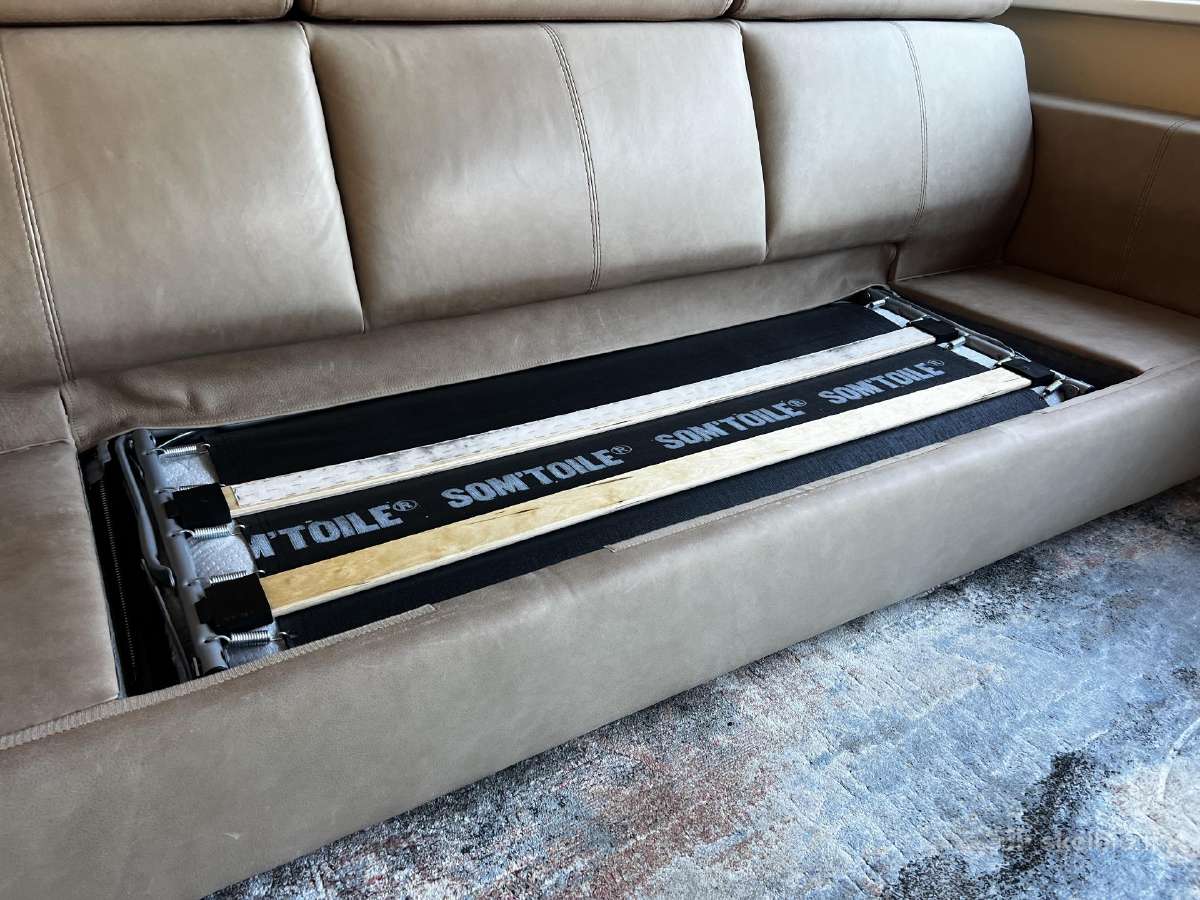 Parduodama puikios būklės odinė sofa su pufu - nuotraukos Nr. 6