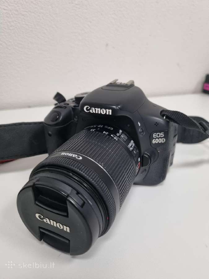 Canon EOS 600d fotoaparatas + 18-55mm objektyvu.