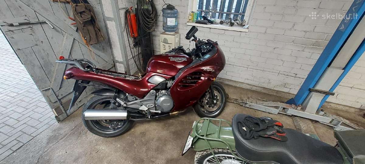 Triump trophy 900