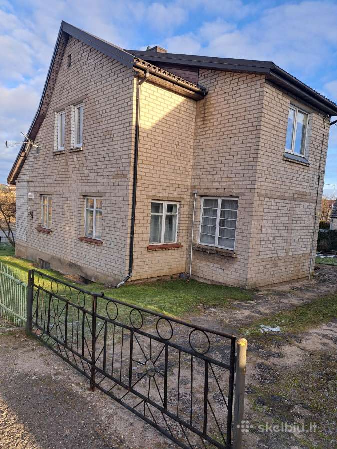 Parduodama namo dalis, pirmas aukštas,