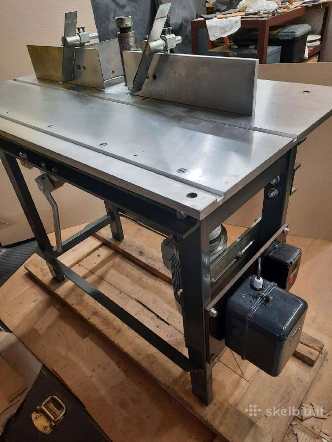 Medžio frezavimo staklės vertikalaus frezavimo