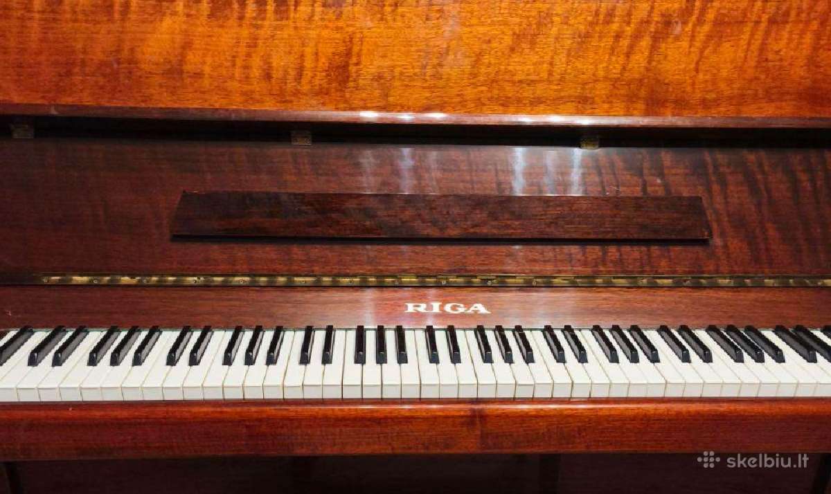 Pianinas Riga.