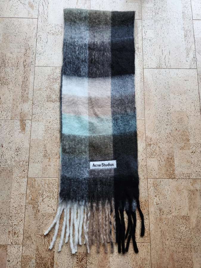 Stilingas Acne Studios šalikas - nuotraukos Nr. 2