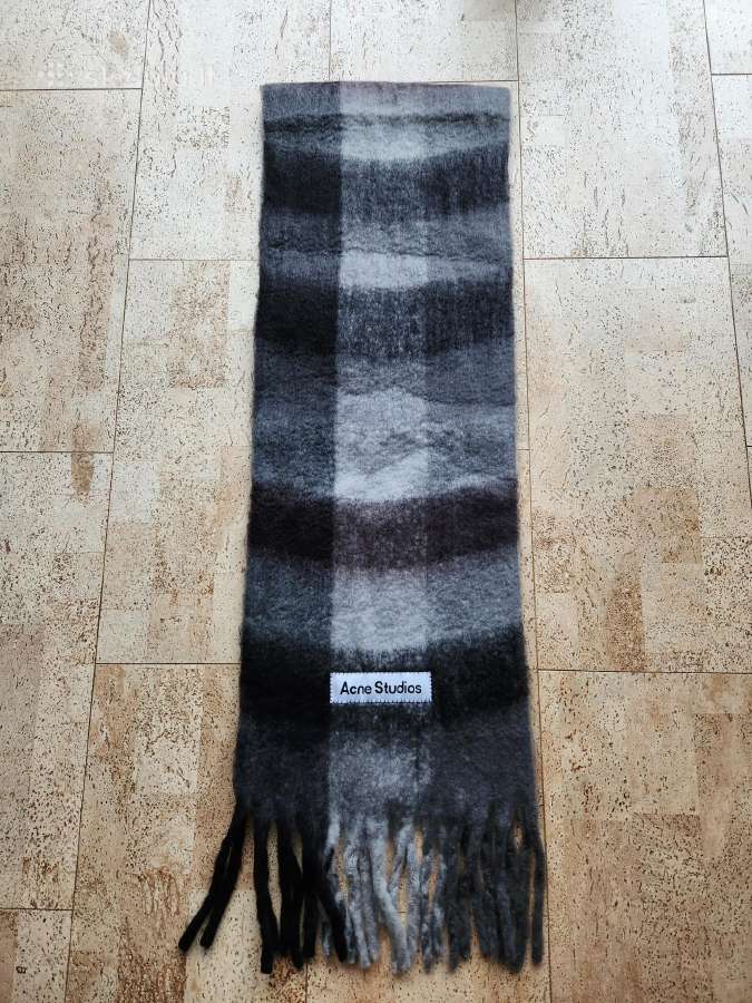 Stilingas Acne Studios šalikas - nuotraukos Nr. 2