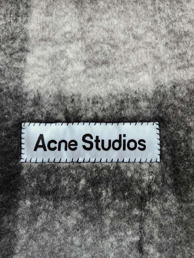 Stilingas Acne Studios šalikas - nuotraukos Nr. 3
