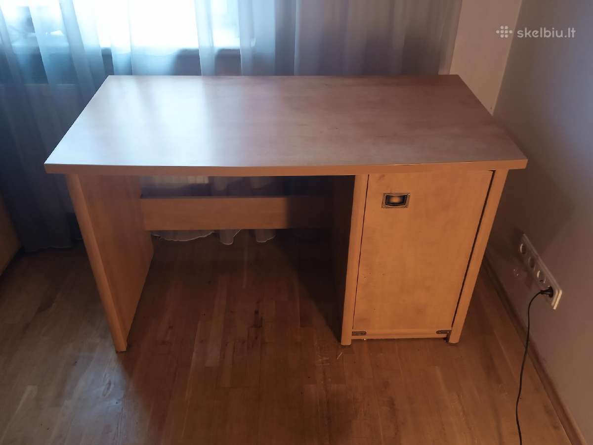 Parduodu rašomajį stalą