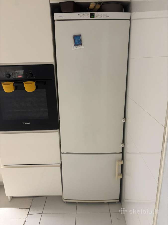 Liebherr pastatomas šaldytuvas su šaldikliu