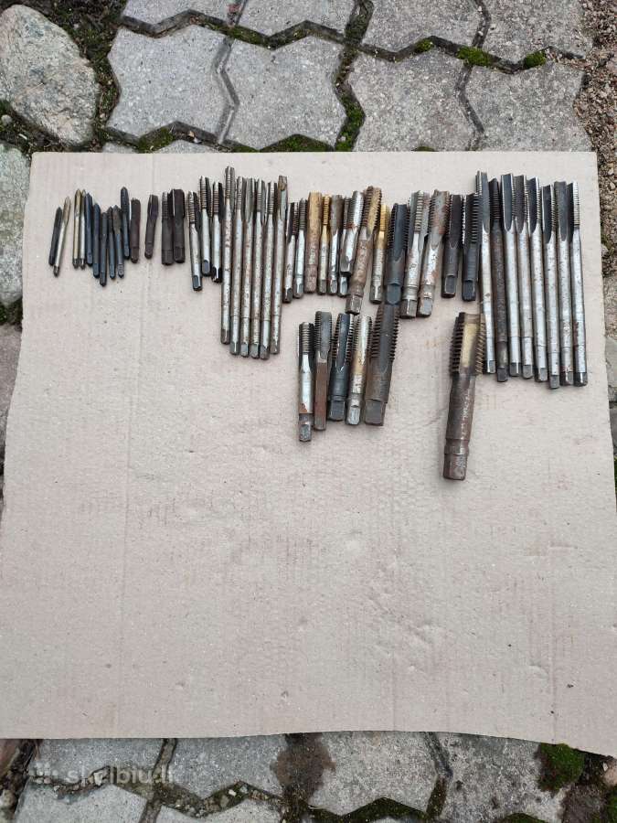 Sriegikliai įvairūs nuo M4 iki M30. Yra colinių.