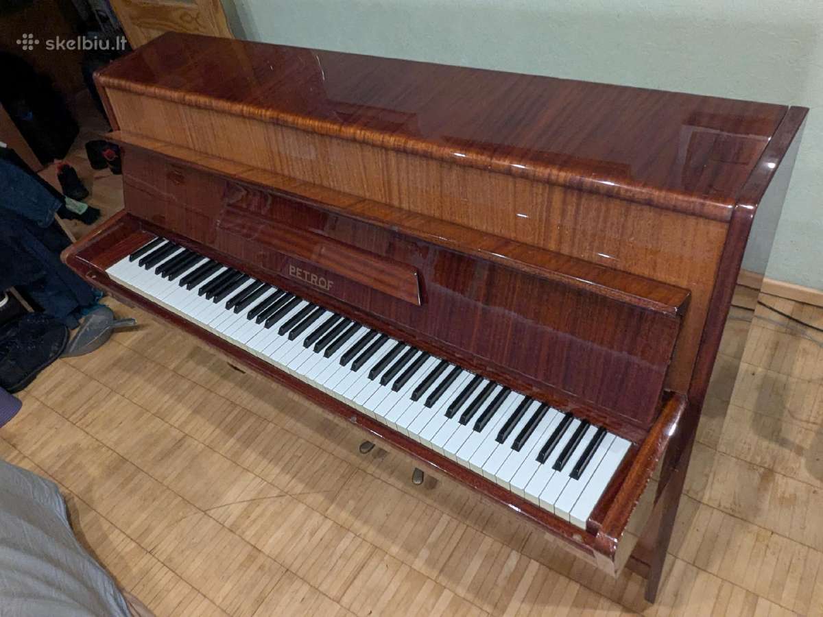 Pianinas Petrof