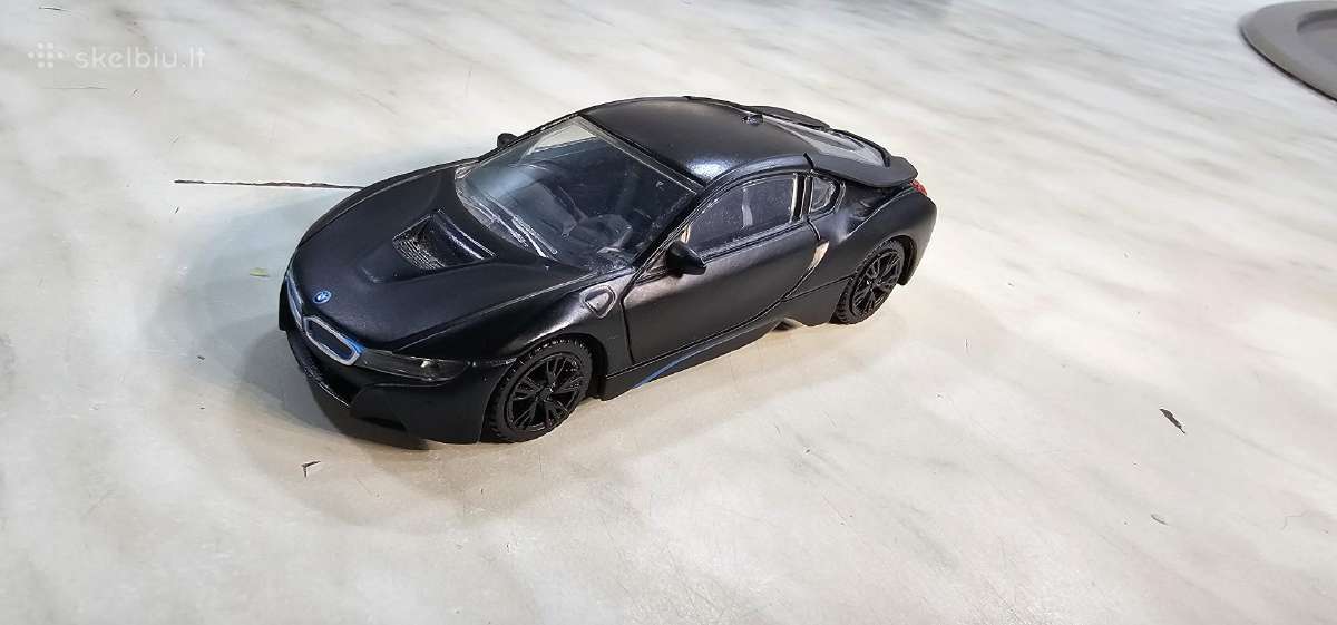 Bmw l8