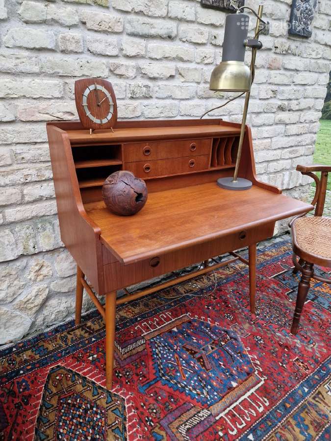 Vintažinis mid century tikmedžio rašomasis stalas