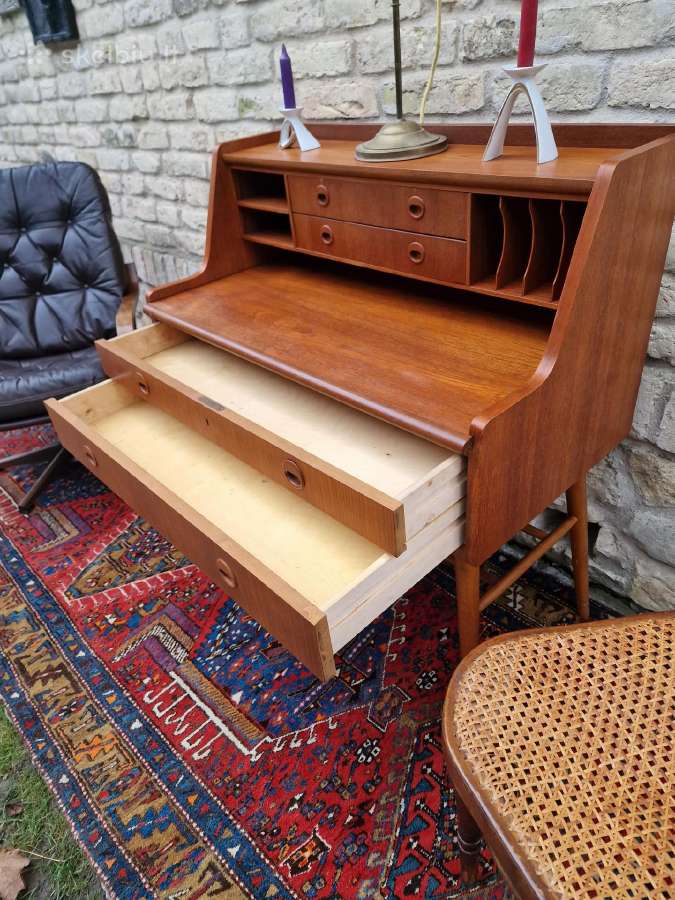 Vintažinis mid century tikmedžio rašomasis stalas - nuotraukos Nr. 8