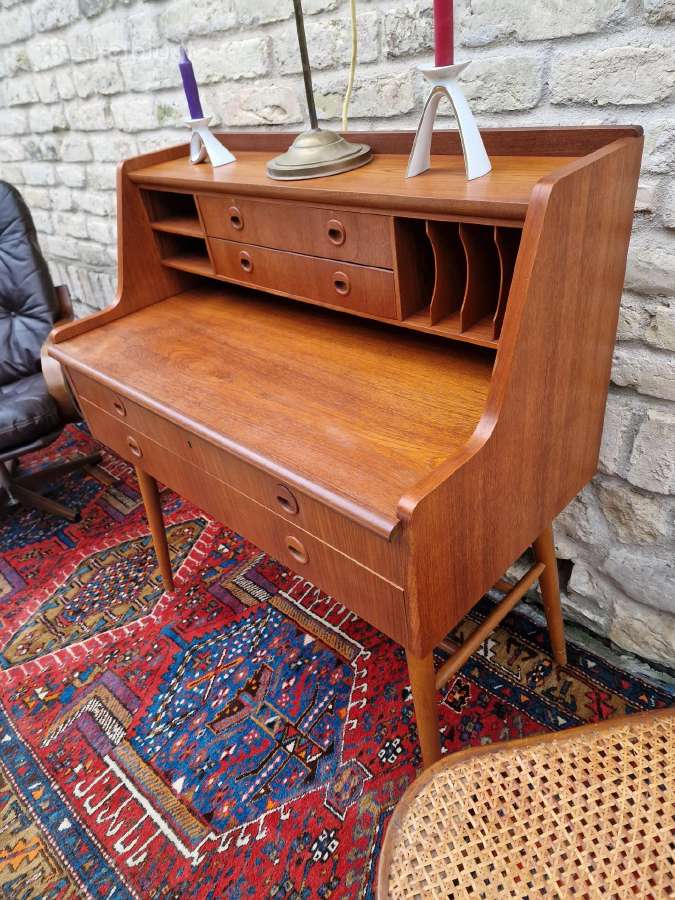 Vintažinis mid century tikmedžio rašomasis stalas - nuotraukos Nr. 14