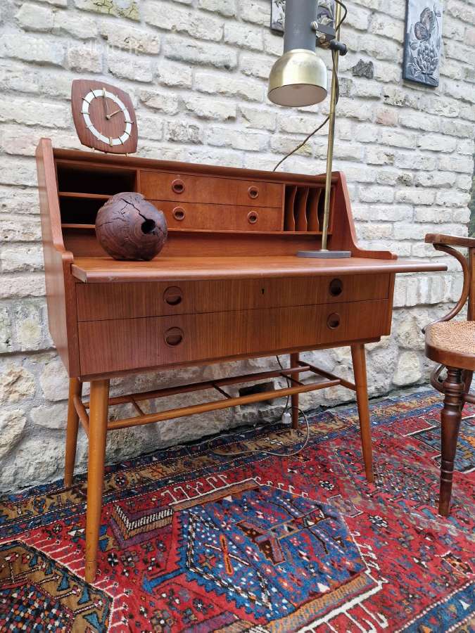 Vintažinis mid century tikmedžio rašomasis stalas - nuotraukos Nr. 31