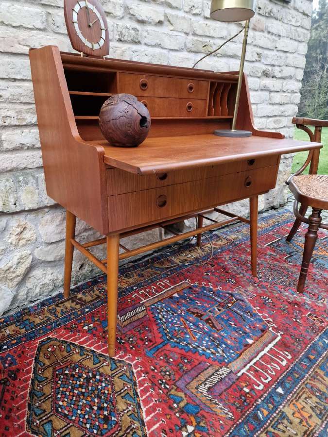 Vintažinis mid century tikmedžio rašomasis stalas - nuotraukos Nr. 34