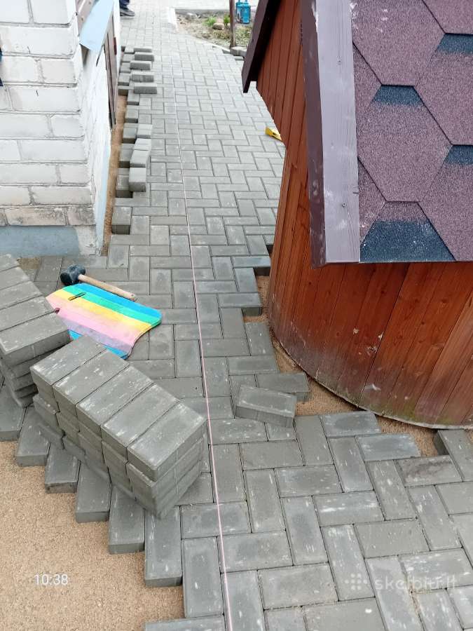 Tvarkome prasėdimus. Klojame trinkeles - nuotraukos Nr. 28
