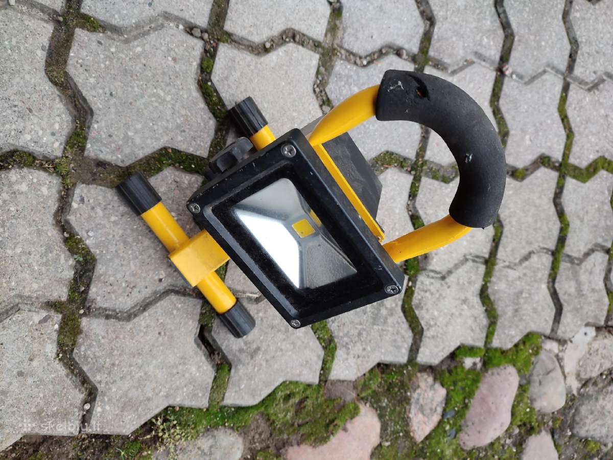 LED akumuliatorinis šviestuvas 10 W