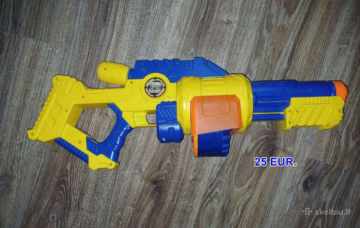 Nerf ir kiti žaisliniai šautuvai.