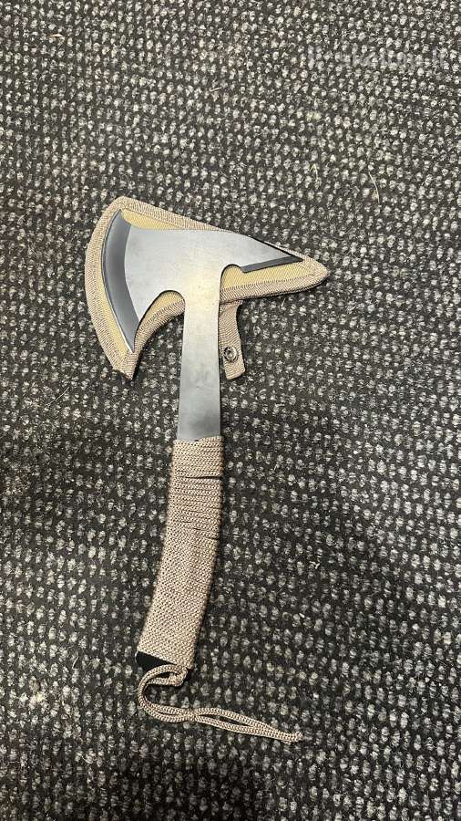Daugiafunkcinis kirvis 320mm su dėklu