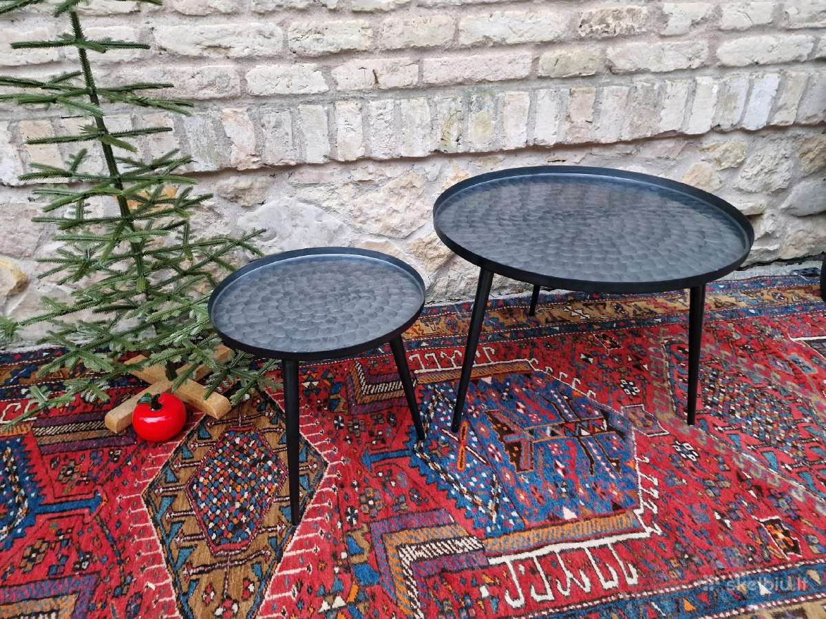 Stilingų šoninių/kavos staliukų duetas