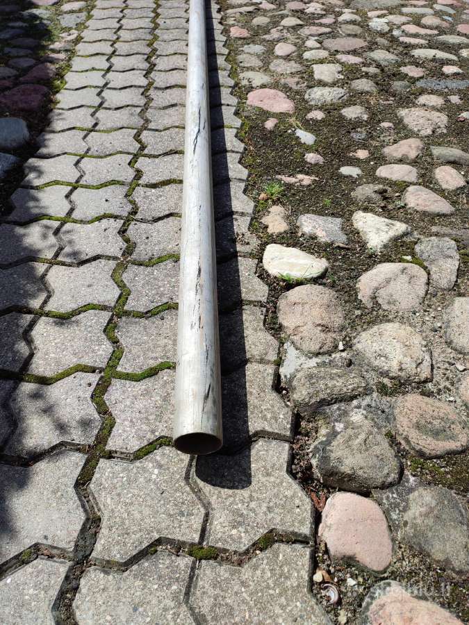Nerūdijančio plieno vamzdžiai, kranai, sklendės.