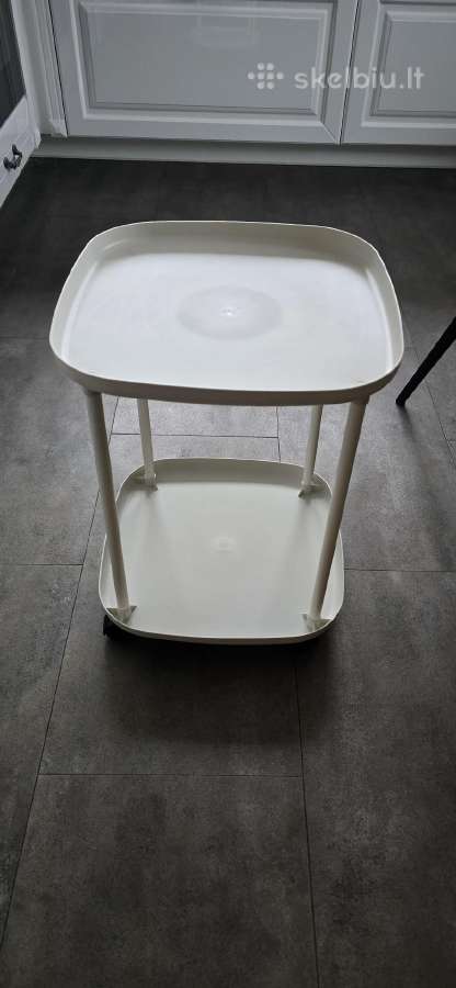 Staliukas ant ratukų