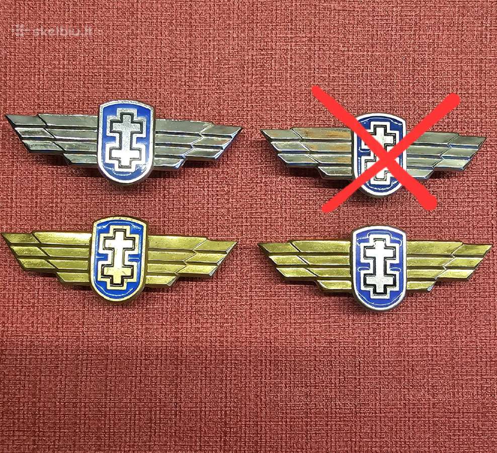 Kop kokardos.