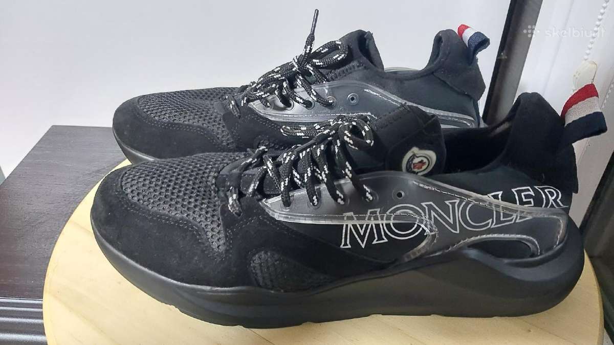 Moncler batai