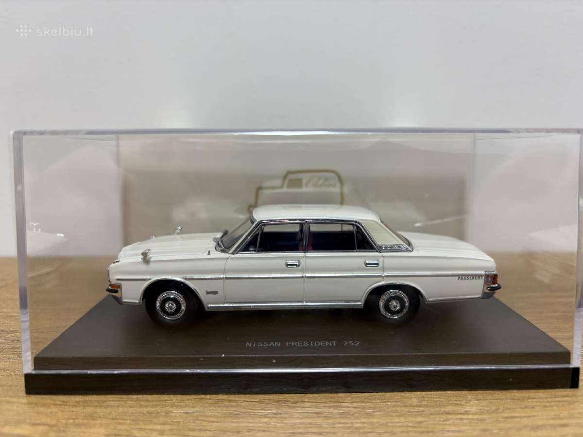 Nissan President 252