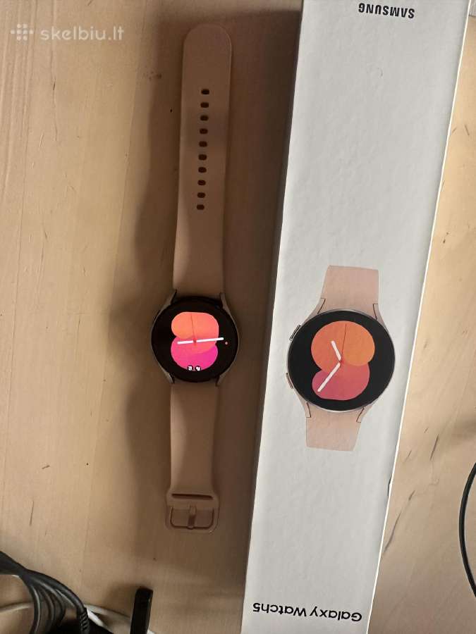 Samsung galaxy watch5 pink gold